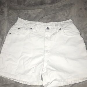 Levi White Jean Shorts 950 relaxed fit